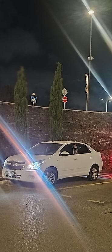 Chevrolet Cobalt – ağ rəngli sedan Texniki xüsusiyyətlər və təchizat