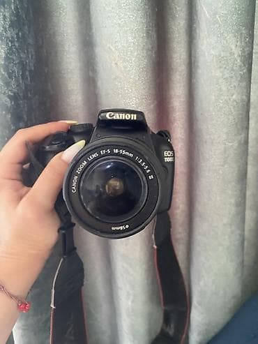 Canon EOS 1100D DSLR fotoaparat - Linza: Canon Zoom Lens EF‑S 18‑55mm
