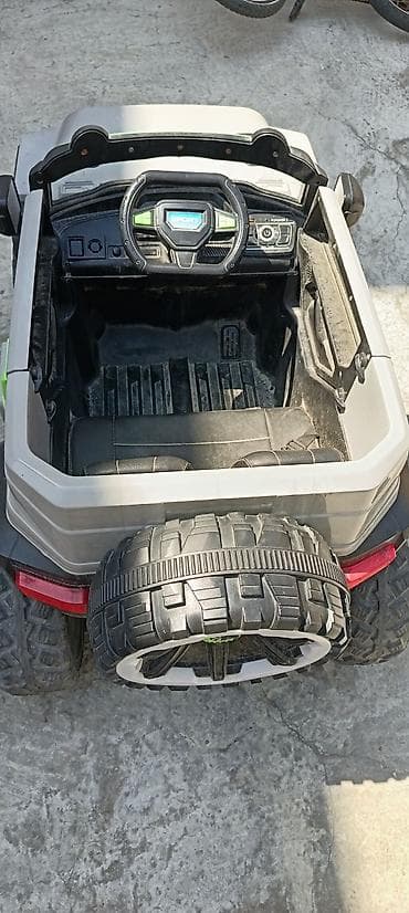 Uşaq üçün elektrik maşınları: Uşaq elektrik maşını – off-road tipli jeep dizaynı Xüsusiyyətlər: - — 3