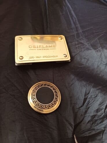 qizil qolbagilar: Oriflame brendinə məxsus yığcam guzgu kimi parlaq loqo, sumkaya — 1