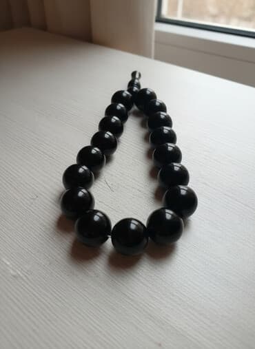 Qara təsbeh – iri muncuqlu - Material: parlaq qara sintetik/daş lalafo.az -da Qara təsbeh – iri muncuqlu - Material: parlaq qara sintetik/daş