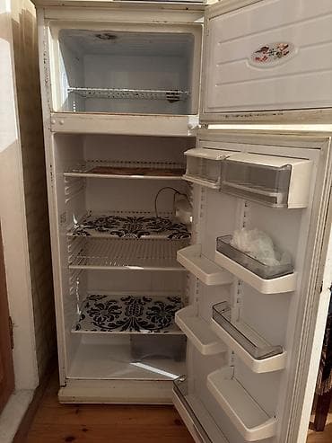 elektrik ev esyalari: İki bölməli məişət soyuducusu - Üst hissədə ayrıca dondurucu bölmə — 1