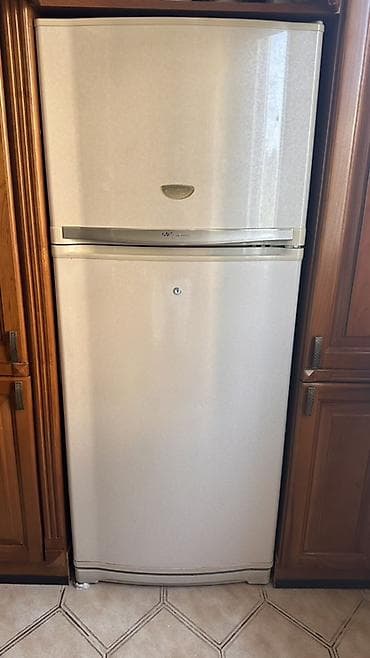 ventilyator satisi: Soyuducu SHARP Eni 75 sm Hundurluk 1,80 sm Giymeti 230 manat Unvan — 1