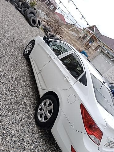 hyundai accent 1995 model: Hyundai Accent: 1.4 l | 2013 il Sedan — 4