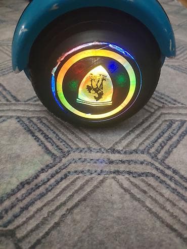 seqver: Öz-özünə tarazlaşan elektrikli skuter (hoverboard), mavi korpusla — 2