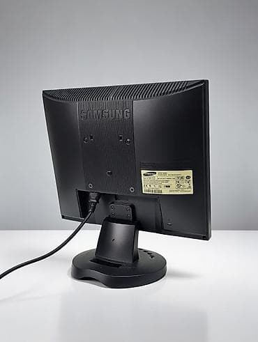 Аудиотехника: Samsung SyncMaster 720n LCD monitor - Ekran: 17 düym, düz panel LCD - — 4