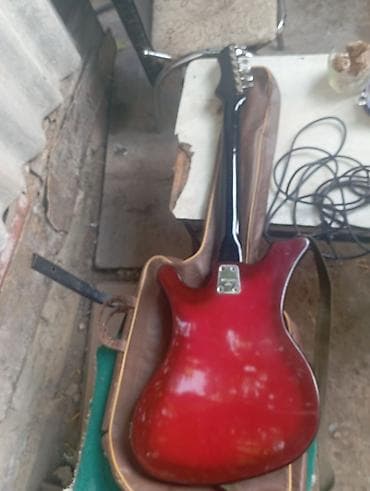 gitara tornado: Elektrik gitara – vintage üslublu, 1960–70-lar dizaynına bənzər korpus — 3