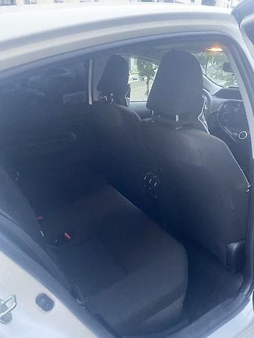 Avtomobil satışı: Toyota Aqua (Prius C) hibrid hetçbek - Rəng: ağ - Kuzov: 5 qapılı — 5