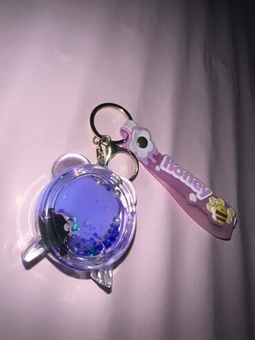 usaqlar ucun qizil qolbaqlar instagram: Bənövşəyi “honey” yazılı şarmı olan dekorativ brelok. - Şəffaf akril — 2