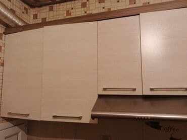 sade metbex mebelleri: Mətbəx mebeli dəsti - Üst modul: açıq krem rəngli, müasir düz xəttli — 3