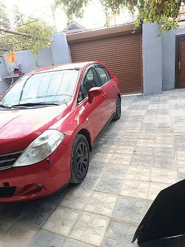 a6 audi: Nissan Tiida: 1.6 l | 2008 il Sedan — 8