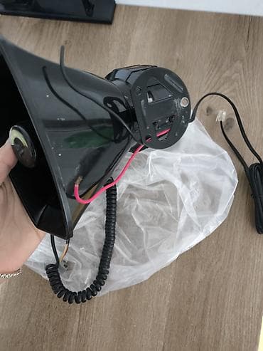 maşin manitoru: Avtomobil üçün səsli siqnal/megafon sistemi Xüsusiyyətlər: - Güclü — 3