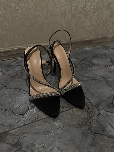 Qadın ayaqqabıları: 39-40 olcu . Qadın gecə ayaqqabısı – zərif, yüksək dabanlı, qara — 1