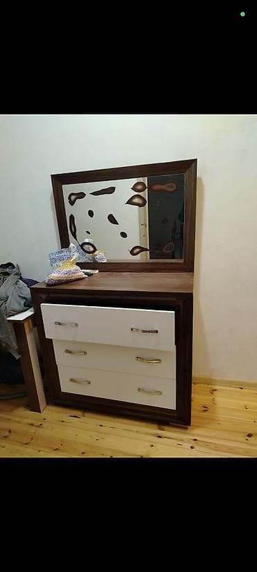 masa desdi: Mebel dəsti – qəhvəyi ağ rəng kombinində Tərkibi: - Geniş iş/kompüter — 3