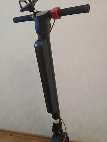 İşlənmiş Elektrik samokat 10", 351 - 500 Vt, 26 - 35 km/s, Ünvandan götürmə — 6