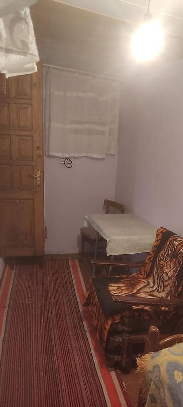 1 otaq tek xanıma verilir.balaca otaqdi.sekildeki əşyalar var.opsi — 2