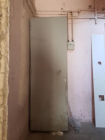 parca skaflar: Metal dolab satılır. Hündür və enli konstruksiyaya malikdir, bir — 1
