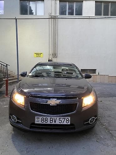 cruze 2012: Chevrolet Cruze: 1.8 l | 2010 il 280000 km Sedan — 1