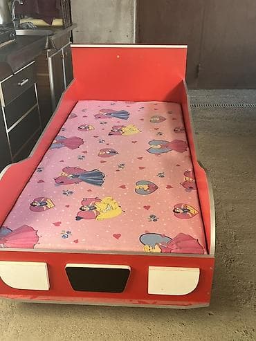 kinder stranger things: Uşaq çarpayısı – maşın dizaynlı - Dizayn: Qırmızı rəngdə, yanlarda — 1