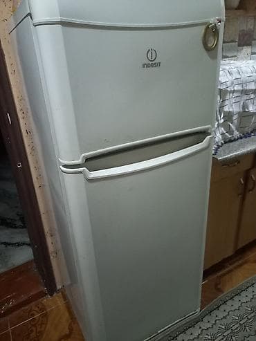 samovar satilir: Indesit iki qapılı soyuducu - Brend: Indesit - Rəng: gümüşü/boz - Üst — 1