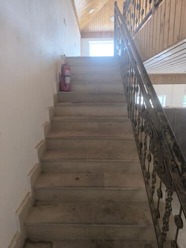 продажа коммерческой недвижимости: Şəhərin mərkəzinə yaxın ərazidə yerləşən iki mərtəbəli obyekt icarəyə — 13