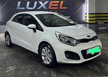 kia rio start stop: Kia Rio hatchback – ağ rəng, şəhər üçün ideal kompakt model. Texniki — 2