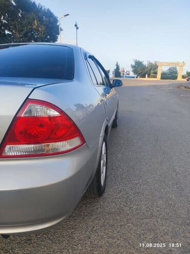 motosiklet telefon tutucu: Nissan Sunny: 1.6 l | 2008 il Sedan — 17