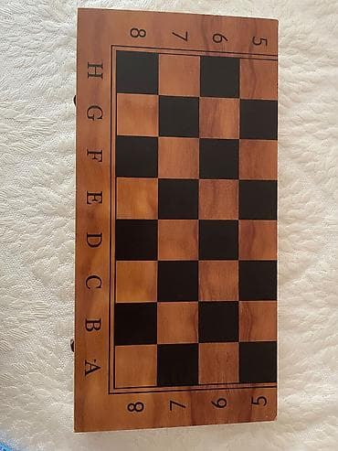 Şahmat + nərd + şaşki 
3 birində taxta şahmat
Ölçü 40x40 — 2