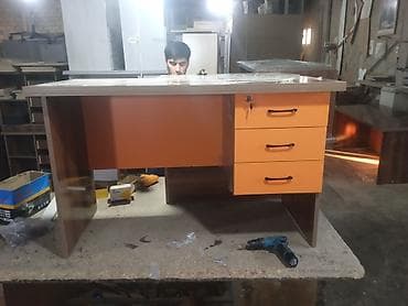 Sifarişlə ofis mebeli: Düz masa, Stulsuz, Polkalı, Siyirməli, Azərbaycan, Sadə laminat — 4