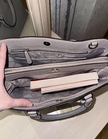 tergan sumkalar: Esl deri Michael kors Yeniden secilmir Az istifade olunub 360 azn — 3