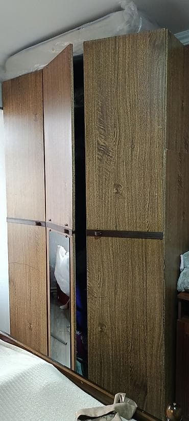 iskaf: 3 qapılı, Güzgülü, Qəhvəyi, Taxta, Açılan, Düz dolab — 3