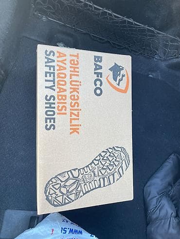 Salam,iş üçün istifadə olunan zirehli(altı,ön və arxası dəmir)