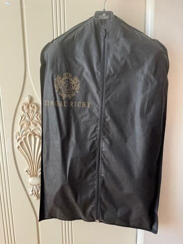 göy rəngli kişi cemperləri: Zingal Riche brendindən tünd göy rəngli kişi kostyumu. Kostyum iki — 2