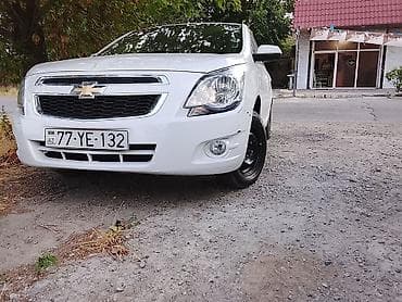 Chevrolet Cobalt sedan – ağ rəng, 4 qapılı. Texniki və dizayn