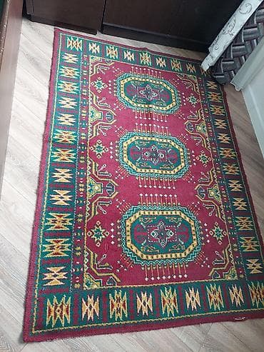 Xalça – klassik milli naxışlı - Rəng palitrası: tünd qırmızı fon