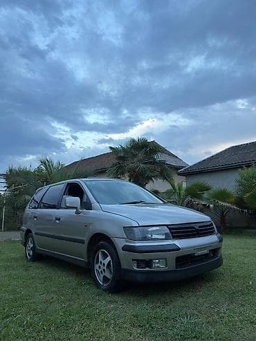 universal: Mitsubishi Chariot: 2.4 l | 2000 il 441000 km Van/Minivan — 2