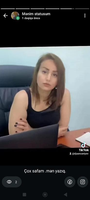 Marketoloq təqdimatci. reklamci canlı yayım reklam şirkəti tanıtmaq