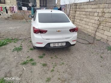 opel astra 1997: Chevrolet Onix sedan – ağ rəng, AZ dövlət nömrə nişanı 90-YE-931 — 3