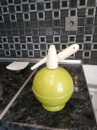 сифон для стиральной машины: Suya, meyvə şirəsinə, içkiyə qaz vurmaq üçün sifon satılır. Yenidir — 2