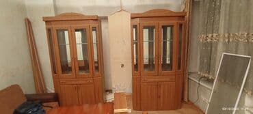 вешалка для одежды напольная: Стеклянная витрина-шкаф — 1