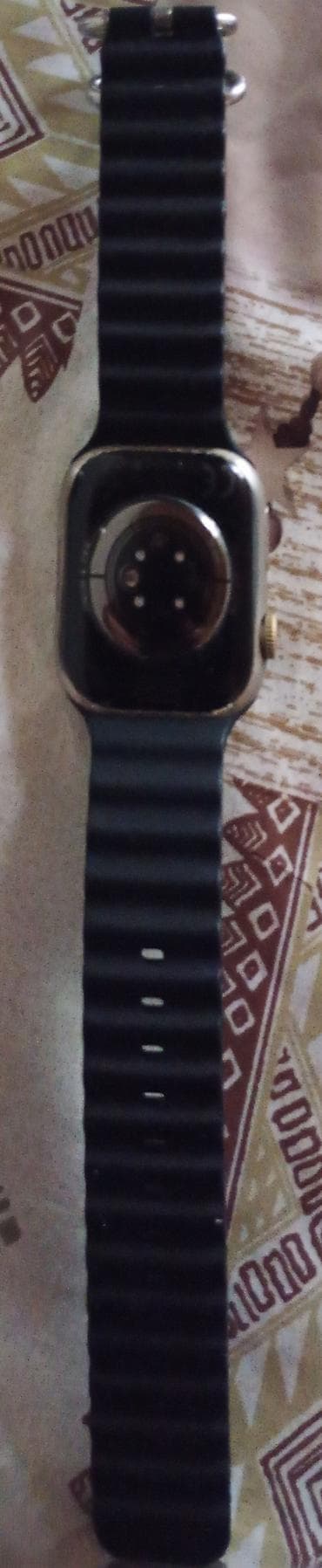 samsung buds pro: Ağıllı saat – qara rəngli, kvadrat ekranlı model. - Korpus: metal — 2