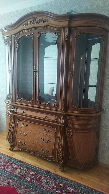 plasmas skaf: Klassik üslubda böyük vitrinali bufet - Material: təbii ağac (oyma — 1