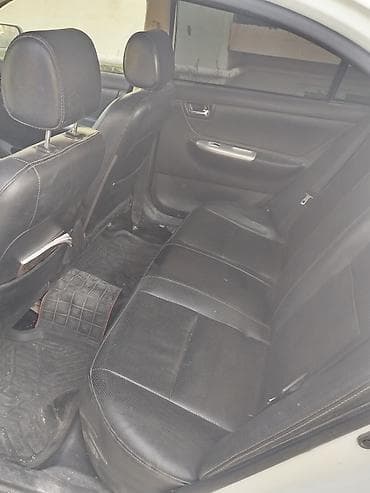 212 avtomobil: BYD sedan – ağ rəng, 4 qapı, AZ qeydiyyatı (nömrə 90-OZ-223). Şəhər — 3