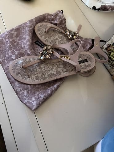 muncuqdan canta: Dolce & Gabbana qadın sandaleti - Model: barmaqarası (T-strap) — 2