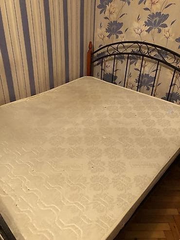 Дом и сад: Metall çarpayı çarpayı başlığı və ayaq hissəsi ilə - Ölçü: təxmini 2 — 1