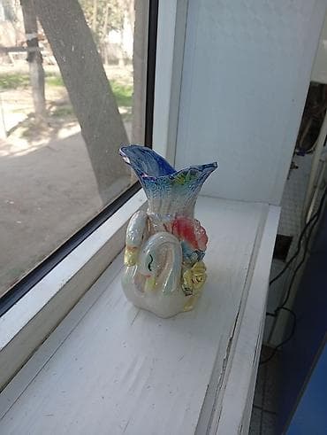 Güzgülər: Bir vaza, Keramika — 2