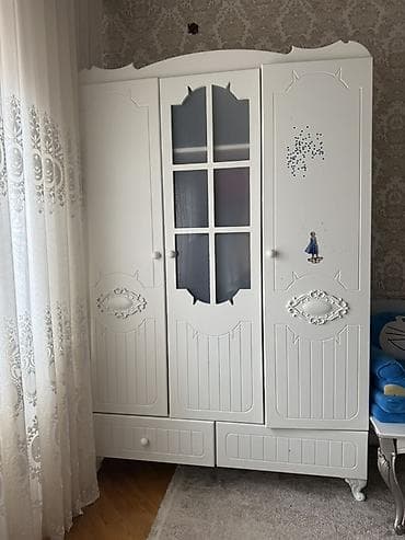 qapilar gence: Ağ rəngdə uşaq otağı dəsti Tərkibi: - Beşik‑komod: sağdan-soldan — 2