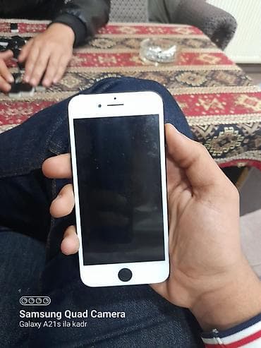 gence kamera: IPhone SE 2022, 64 GB, Qara, Qırıq, Barmaq izi, Simsiz şarj — 1