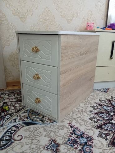 şifonerlər ikinci el: Yeni, Güzgüsüz, Ukrayna — 2