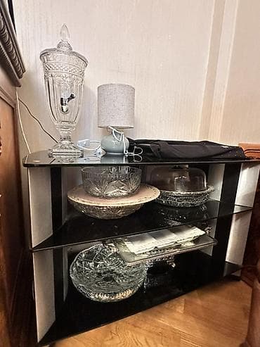 şuşə polka: Düz TV altlığı, Polkalı, Şüşəli — 2